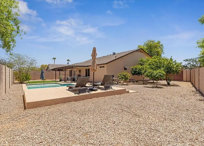 Peaceful Desert Oasis With Salt Pool, Hot Tub And Baja Deck Magma